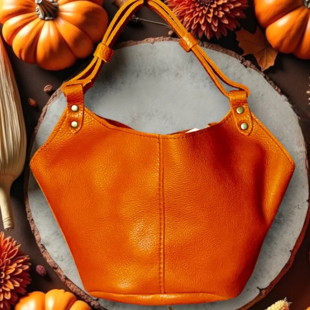 PORTLAND LEATHER COMPANY SMALL KANGAROO SHOULDER BAG IN KOI - Picture 2 of 10